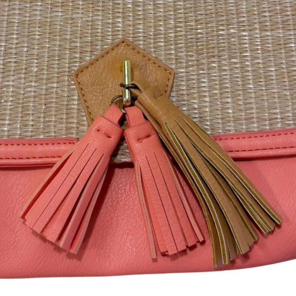 Danielle Nicole Raffia Tassel Crossbody Bag Coral Straw Chain Strap Clutch NWOT - Picture 2 of 9